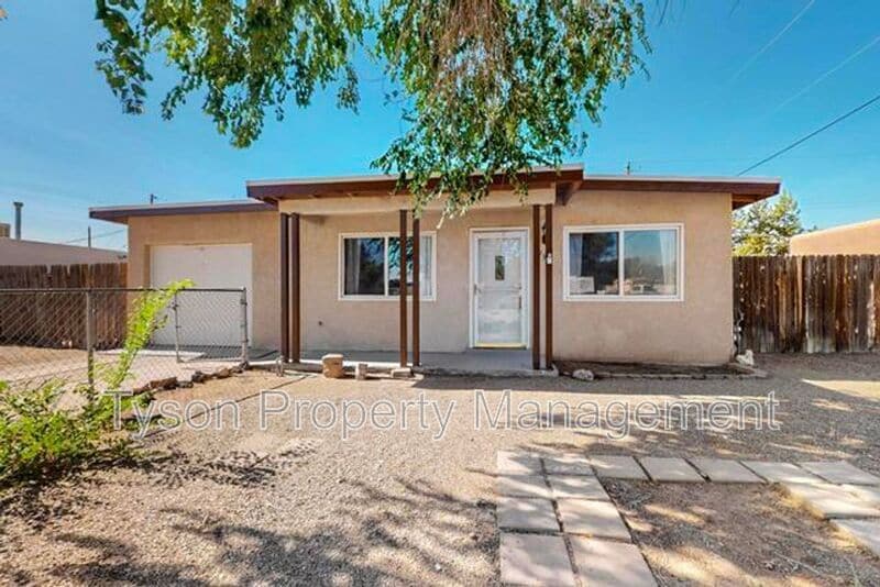 Primary Photo - 5932 Avenida La Barranca NW