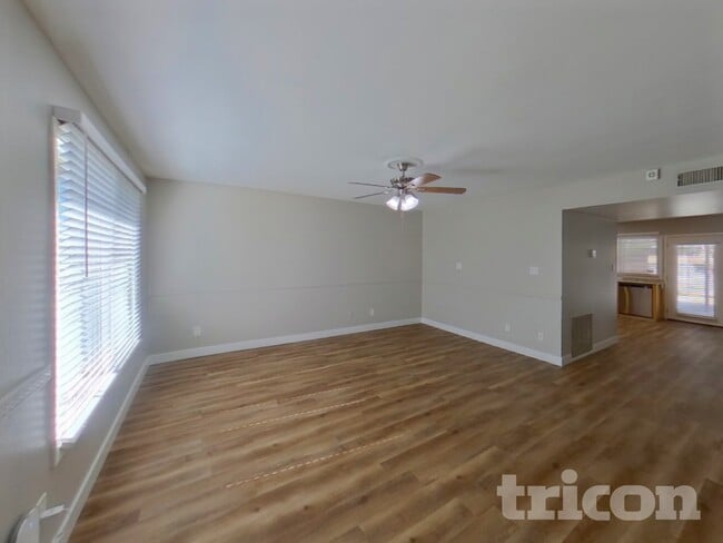 Building Photo - 6035 N 31st Ave