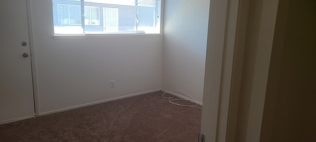 Building Photo - 8090 Greenridge Dr
