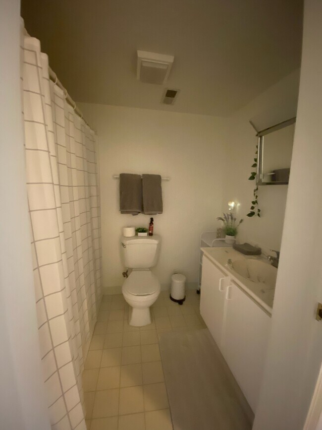 2HAB, 2BA - 894 ft² - Apartamento B - Sycamore Place