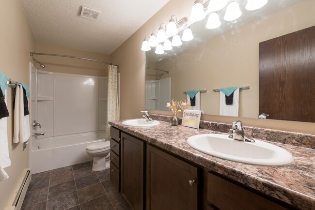 Bismarck, ND Newgate Apartments | Bathroom - Newgate