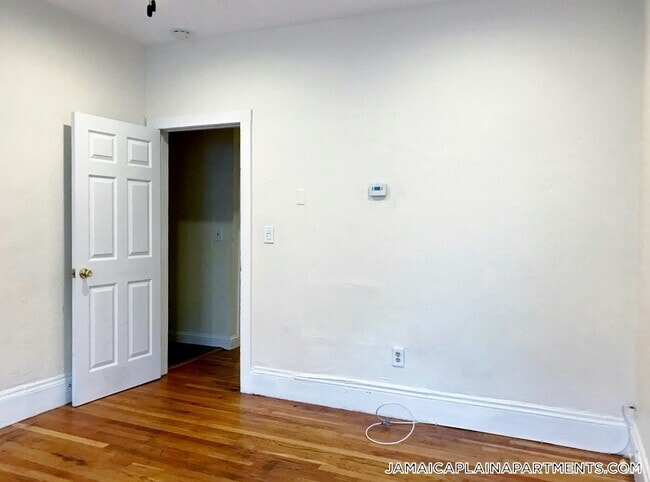 Building Photo - 108 Hyde Park Ave