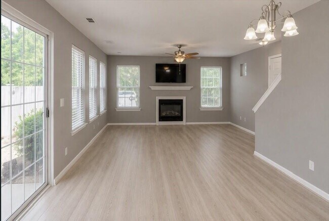 Building Photo - 170 Windcroft Ct NW