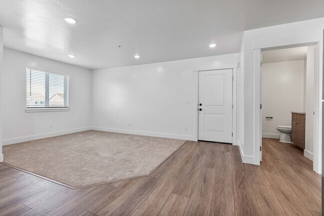 Foto del edificio - 6212 Freedom Lane #1-4