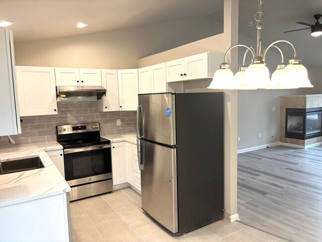 Building Photo - Stunning 4 bed 2 bath rental near Regis in...