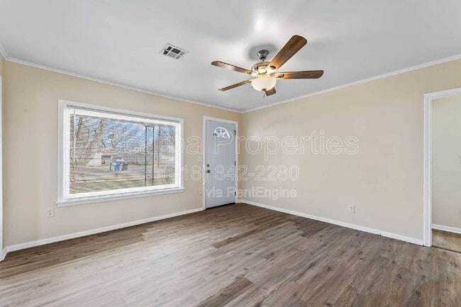 Building Photo - 921 W Midway St