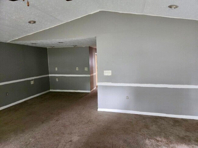 Building Photo - 1252 Midland Ave