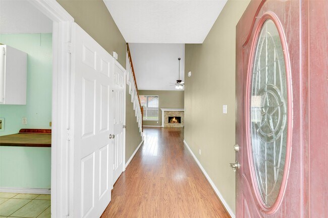 Foto del edificio - 3106 Lake Breeze Ln