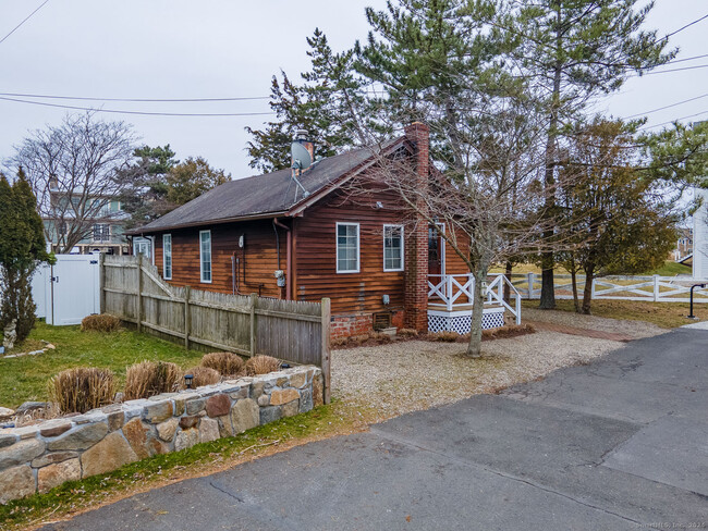 Building Photo - 345 Old Dam Rd