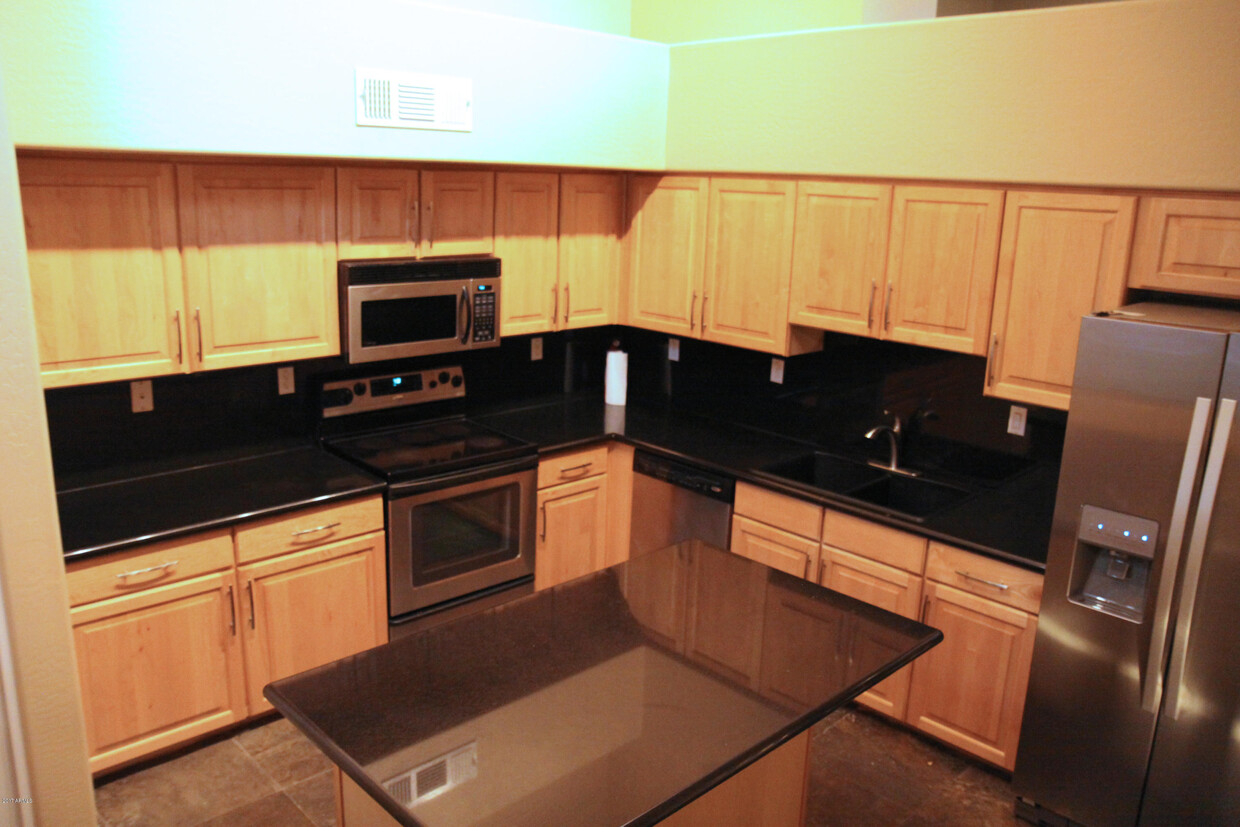 Primary Photo - 780 S Beck Ave