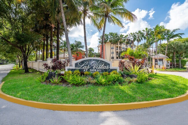 Foto del edificio - 8290 Lake Dr