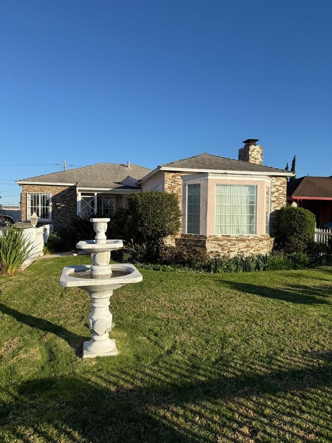 Building Photo - 1168 S G St