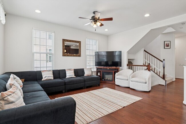 Building Photo - Stunning Town Home in Pike Creek
