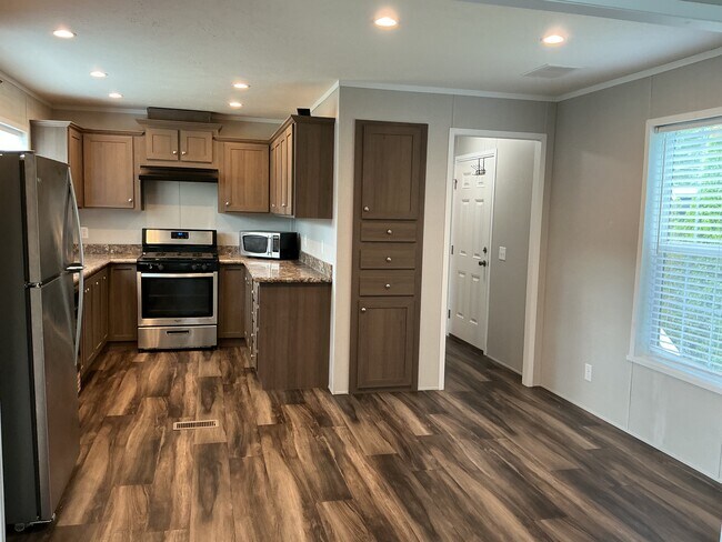Foto del edificio - 24150 Veterans Road