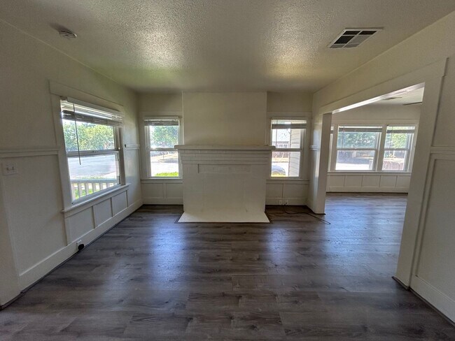 Foto del edificio - 961 W 19th St