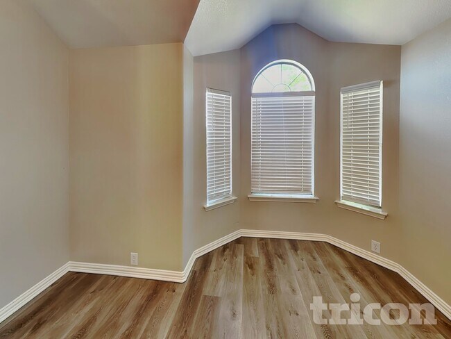 Foto del edificio - 227 Bison Meadow Dr