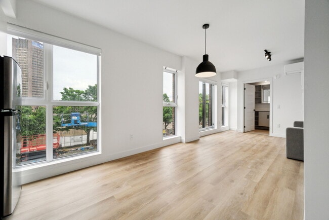 Building Photo - 1133 Av Viger E
