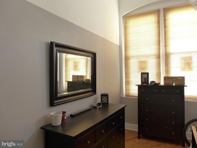 Foto del edificio - 200 Lincoln Ave