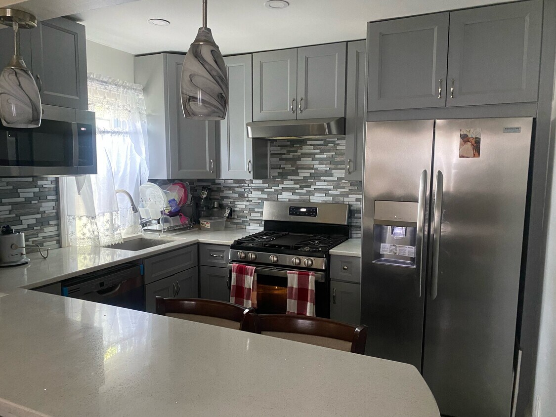 24106 143rd Ave Unit Two bedrooms, Rosedale, NY 11422 24106 143rd Ave