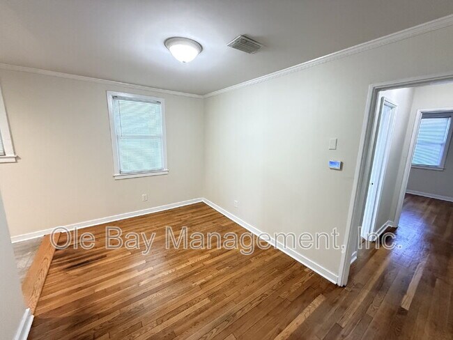 Foto del edificio - 4650 Rosewood Dr