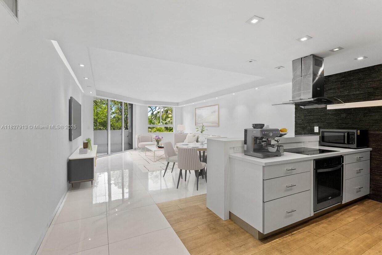 Foto principal - 181 Crandon Blvd