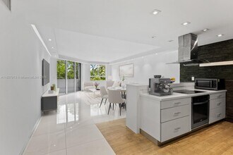 Building Photo - 181 Crandon Blvd