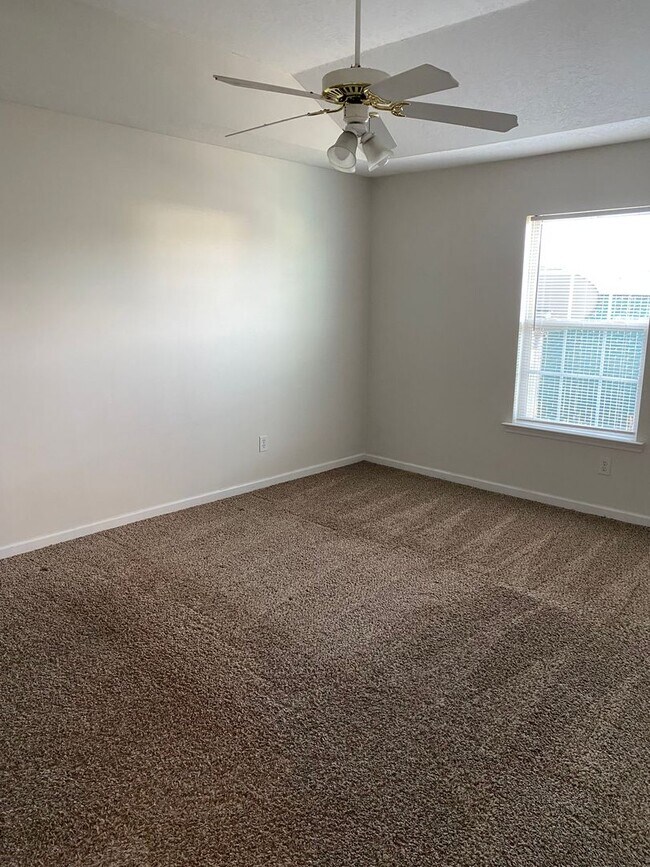 Foto del edificio - 441 Flowing Creek Dr