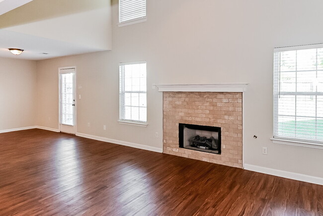 Foto del edificio - 7356 Green Ash Dr