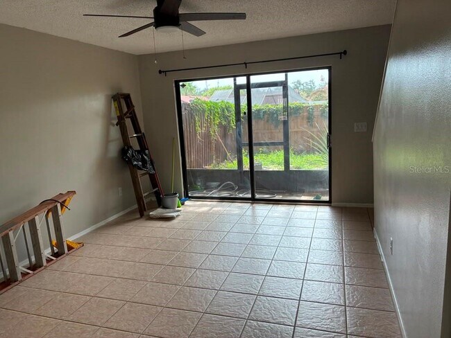 Foto del edificio - 1410 Highland Ridge Cir