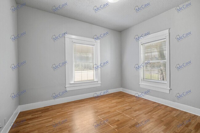 Building Photo - Updated Price! Charming 3/1 Duplex in Sher...