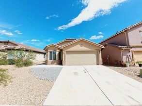Building Photo - 800 Prairie Sage Ct SW