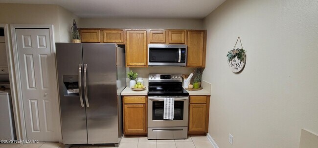 Building Photo - 6076 Maggies Cir
