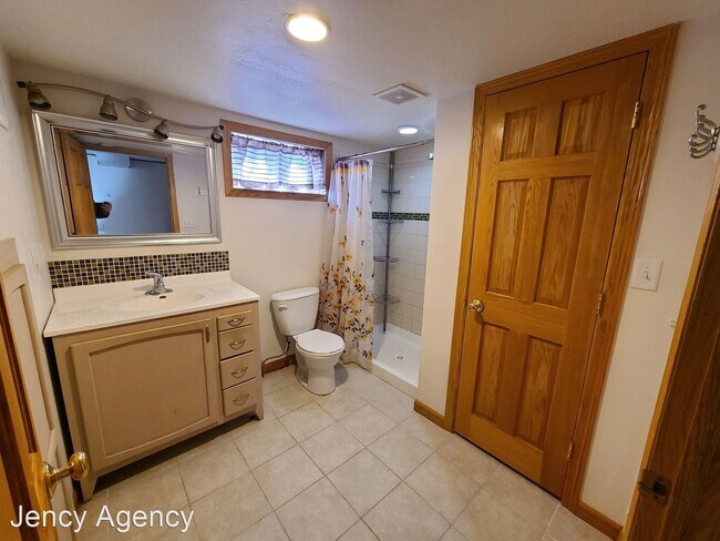 Building Photo - 4 br, 1.5 bath House - 1121 S. Arch St.