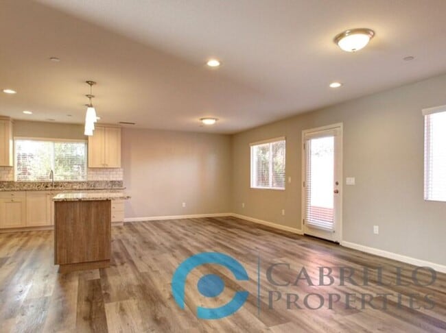 Building Photo - 3050 Julielynn Way