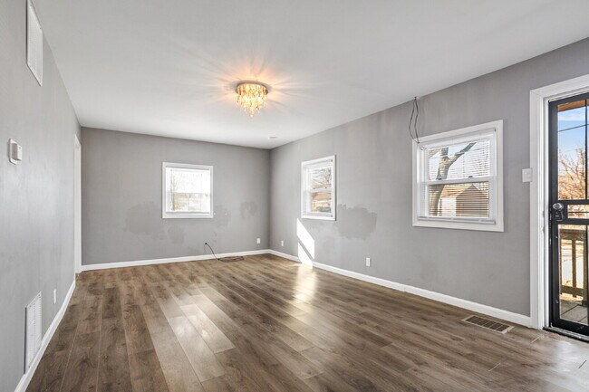 Foto del edificio - 3 Bedroom, 1 Bath with Garage