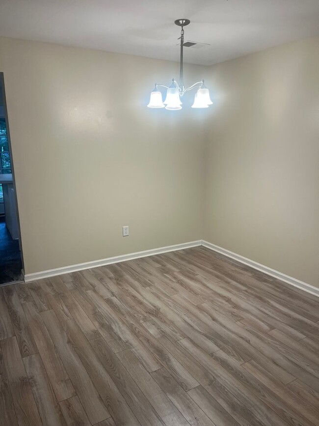 Foto del edificio - Available now. Grat 3BR/2.5 BA Townhome in Oak Bluff!