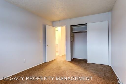 Foto del edificio - 17025 SE Powell Blvd