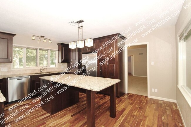 Foto del edificio - OVER 3000 SQ FT!!!  3 Bedroom, 3.5 Bath Ho...