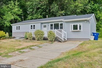 Building Photo - 501 Bloomfield Dr