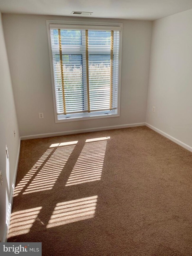 1119 Lake Heron Dr Unit 1B, Annapolis, MD 21403 Condo for Rent in