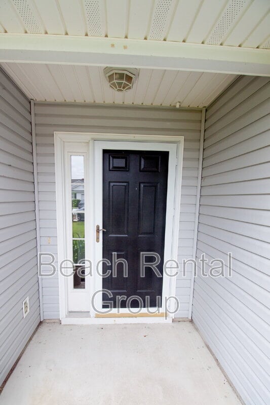 Building Photo - 9490 Leeds Cir