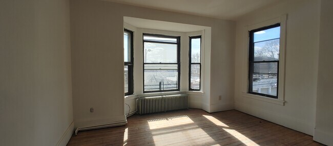 3 - 23 Dubois St