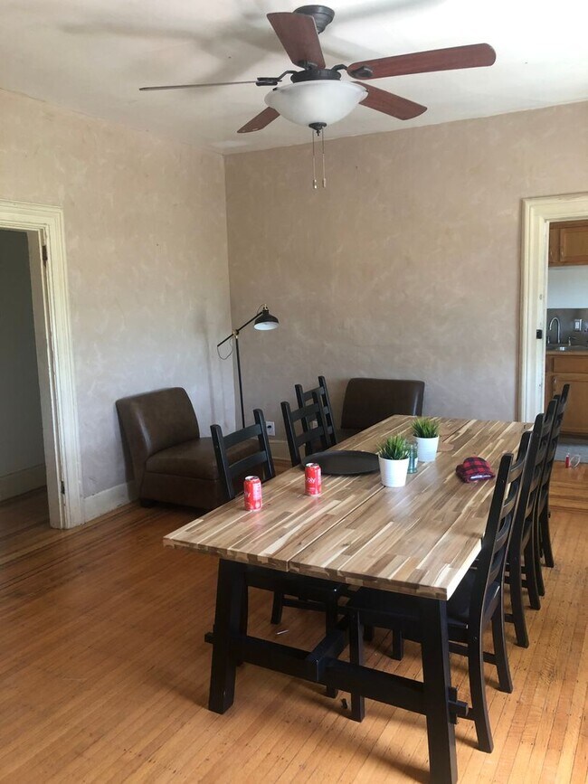 Foto del edificio - 821 6th St SE