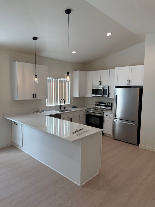 Building Photo - Duplex in CDA !