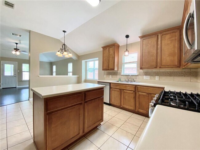 Building Photo - 411 Pecan Grove Dr