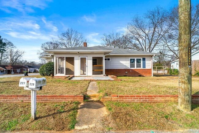 Foto del edificio - 227/229 MLK Jr Blvd