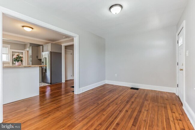 Building Photo - 2065 Roy Ave