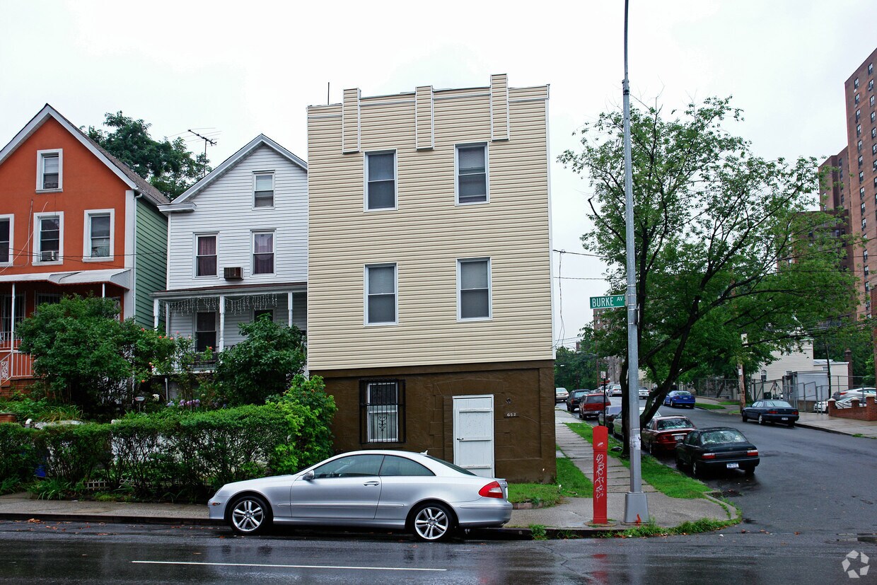 Building Photo - 652 Burke Ave