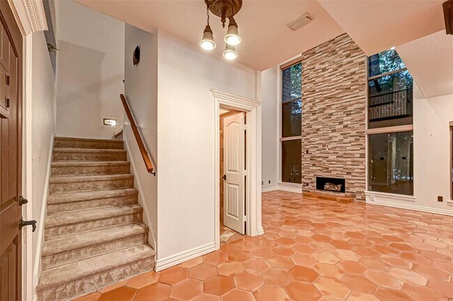 Building Photo - 252 Sugar Berry Cir