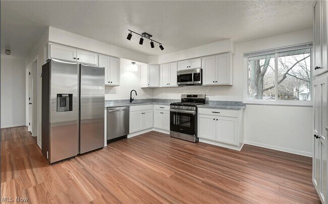 Foto del edificio - 2920 Northglen Dr